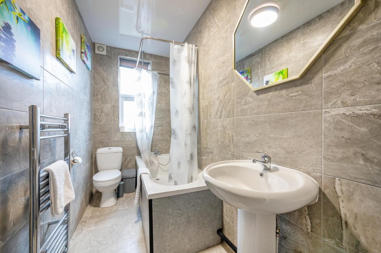 *Rc12S* For Your Most Relaxed & Cosy Stay + Free Parking + Free Fast Wifi * Leeds  Exterior foto